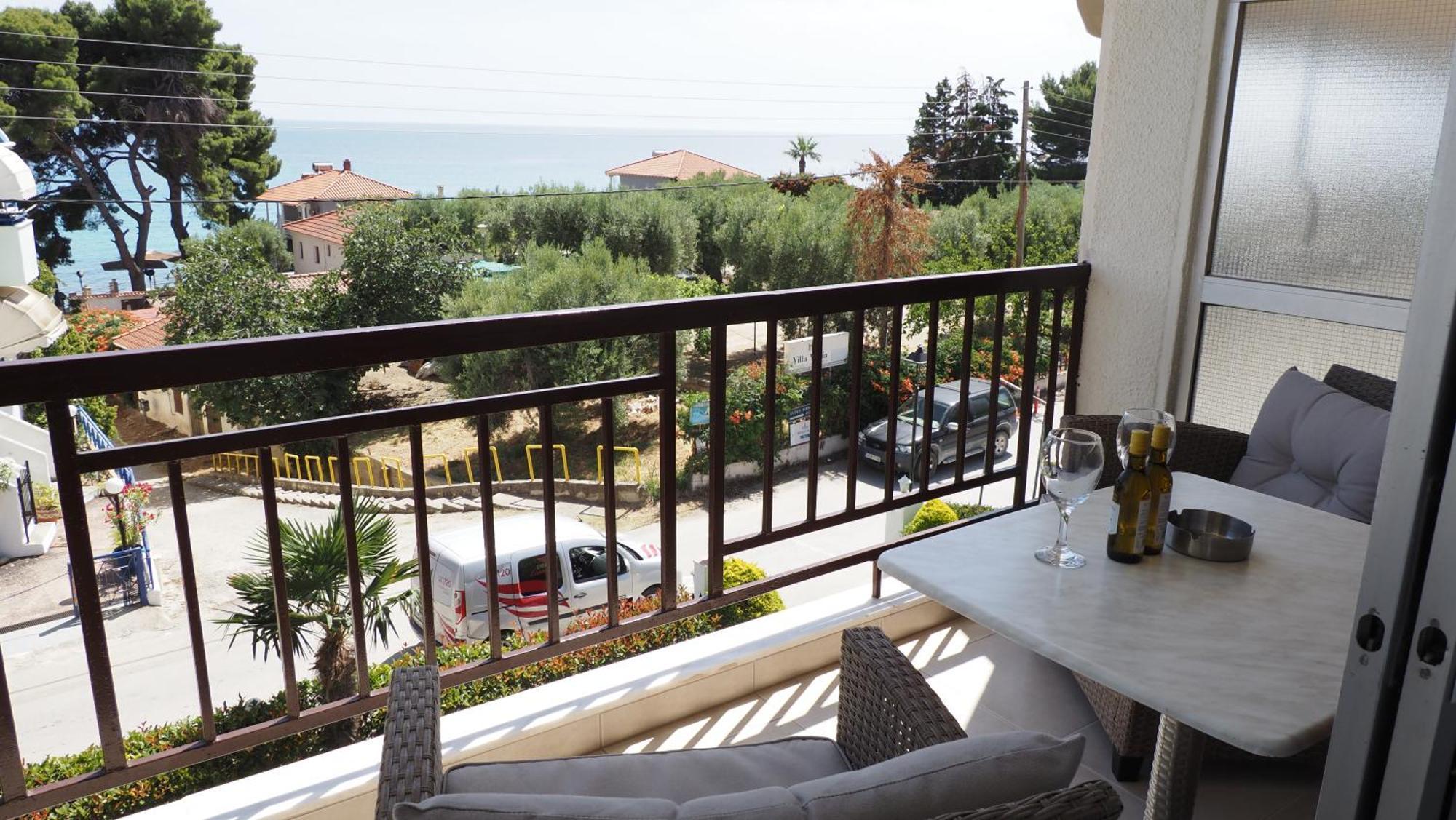 Leonidas Apartments And Suites Mola Kalyva Exterior photo